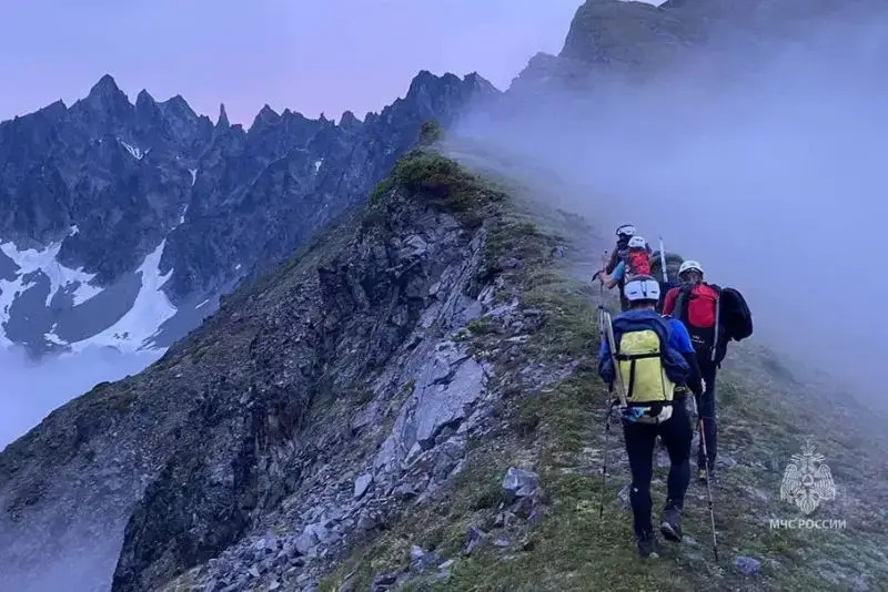Mountaineering training exercises for EMERCOM rescuers are underway on the volcanoes of Kamchatka