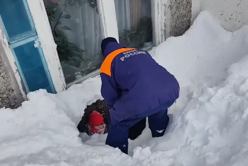 Rescuers Save 10-Year-Old Boy from Snowdrift in Petropavlovsk