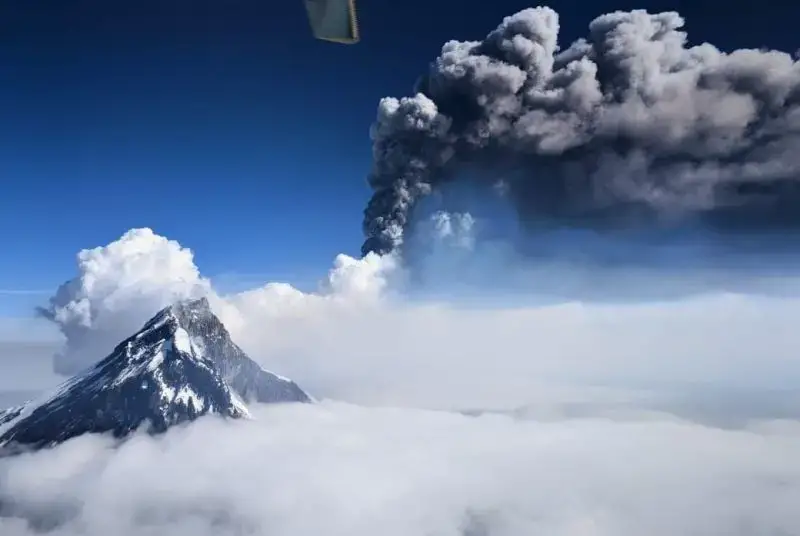 Klyuchevskoy Volcano Eruption Poses Deadly Threat to Tourists