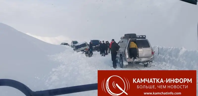 New Year's traffic jams appeared on the Vilyuchinsky Pass due to bad jeepers