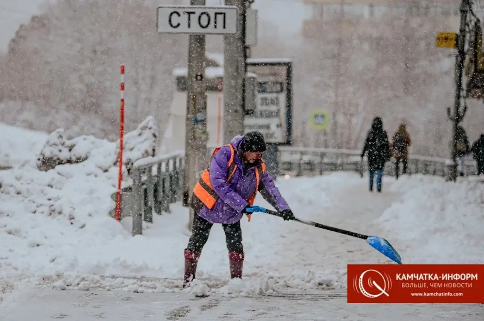 Photo walks in Petropavlovsk-Kamchatsky: the beginning of winter in the snowiest city of Russia