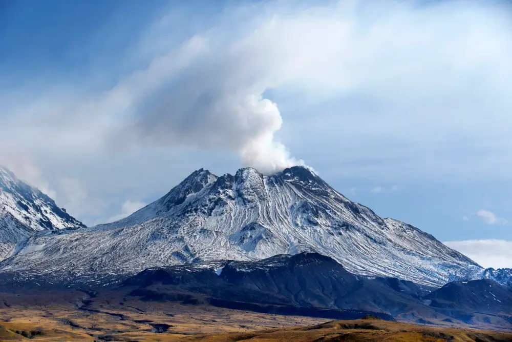 In the coming days, the Bezymyanny volcano in Kamchatka may erupt