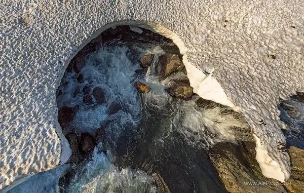 Bears of Kamchatka. The river Kambalnaya. Video from the air