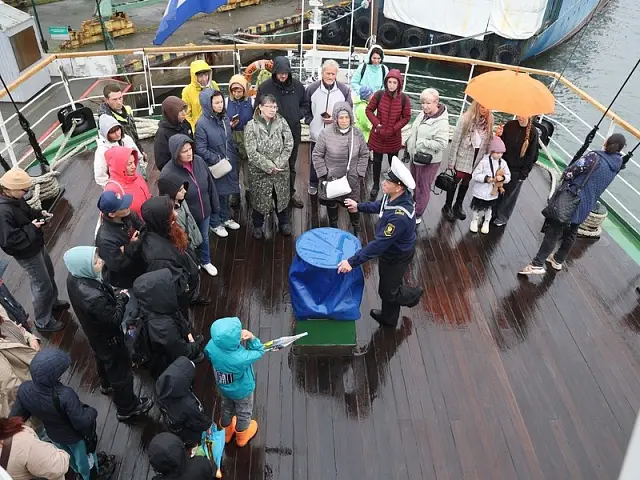 The sailing ship "Nadezhda" welcomes Kamchatka residents for an "Open Deck" event