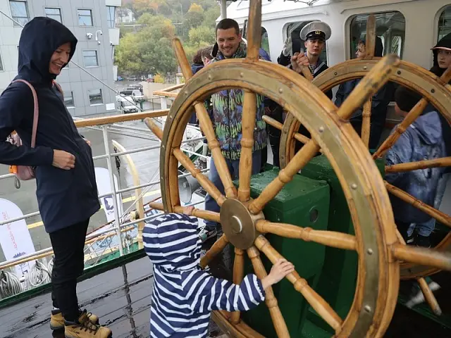 The sailing ship "Nadezhda" welcomes Kamchatka residents for an "Open Deck" event