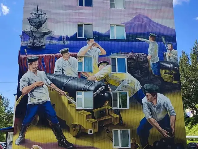Mural "Take Care of Your Family" Wins Avacha Street Art Festival in Petropavlovsk