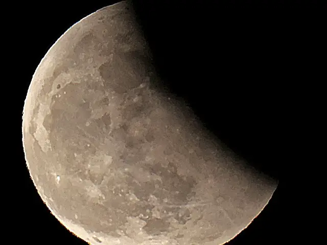 Total lunar eclipse observed at Kamchatka volcano station