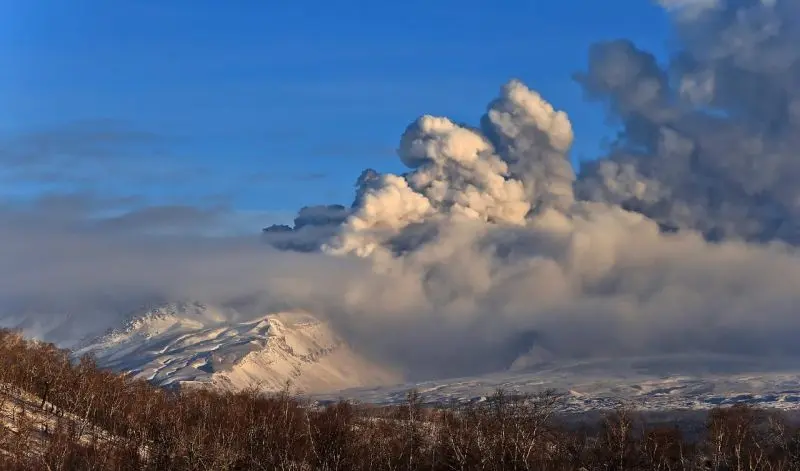 Ash Plume Reaches 4 km in Shiveluch Volcano Eruption on Kamchatka