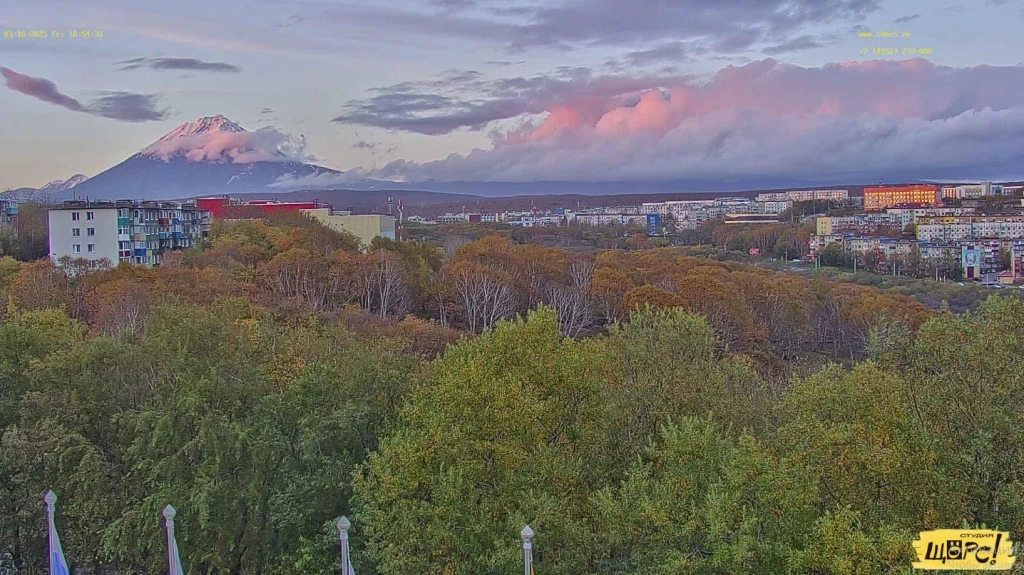 Video surveillance of volcanoes Koryaksky, Avachinsky, Kozelsky, October 2025