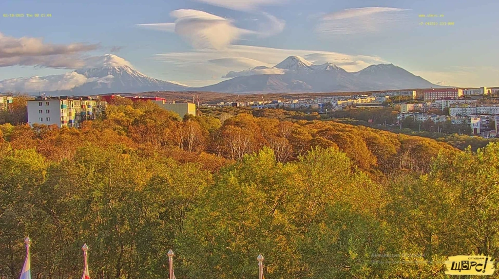 Video surveillance of volcanoes Koryaksky, Avachinsky, Kozelsky, October 2025