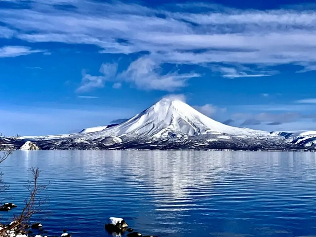 At Kuril Lake in Kamchatka, bears catch sockeye salmon under protection