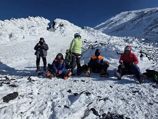 Rescuers Unfurl Emergency Ministry Flag on Summit of Klyuchevskoy Volcano in Kamchatka
